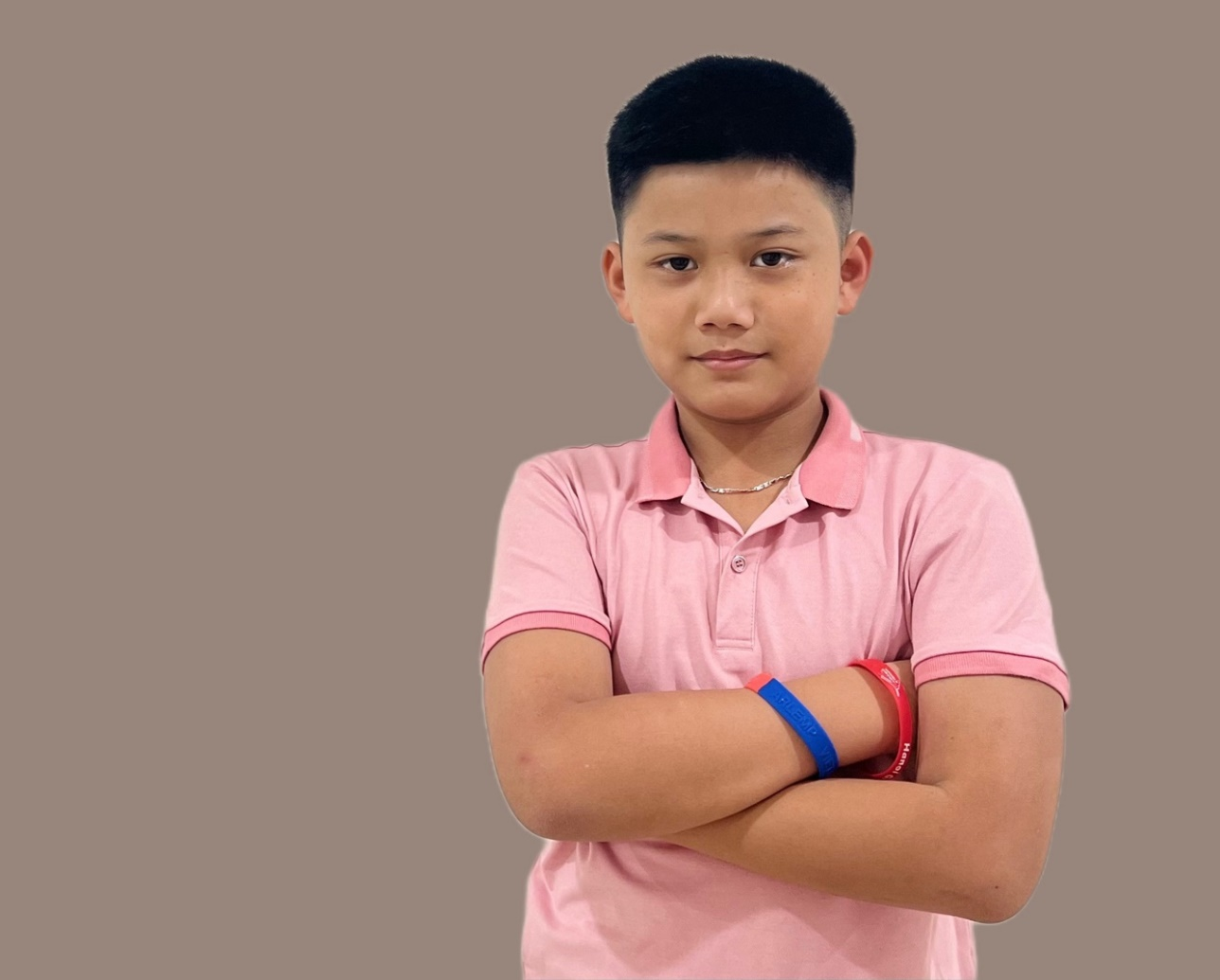 A child with arms crossedDescription automatically generated