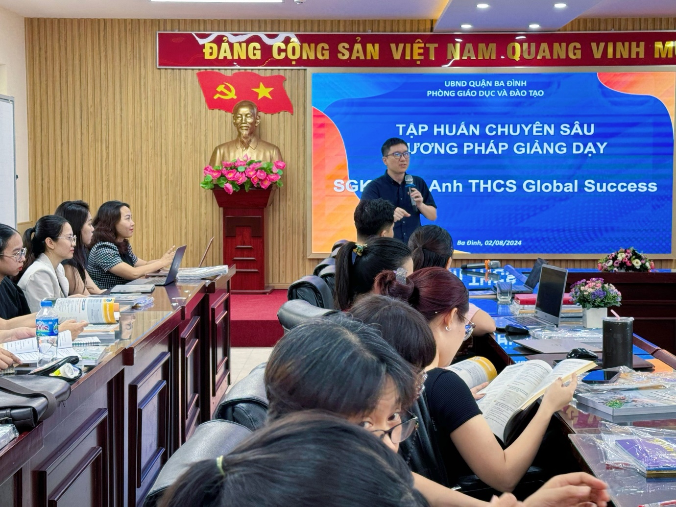 A group of people sitting at a tableDescription automatically generated