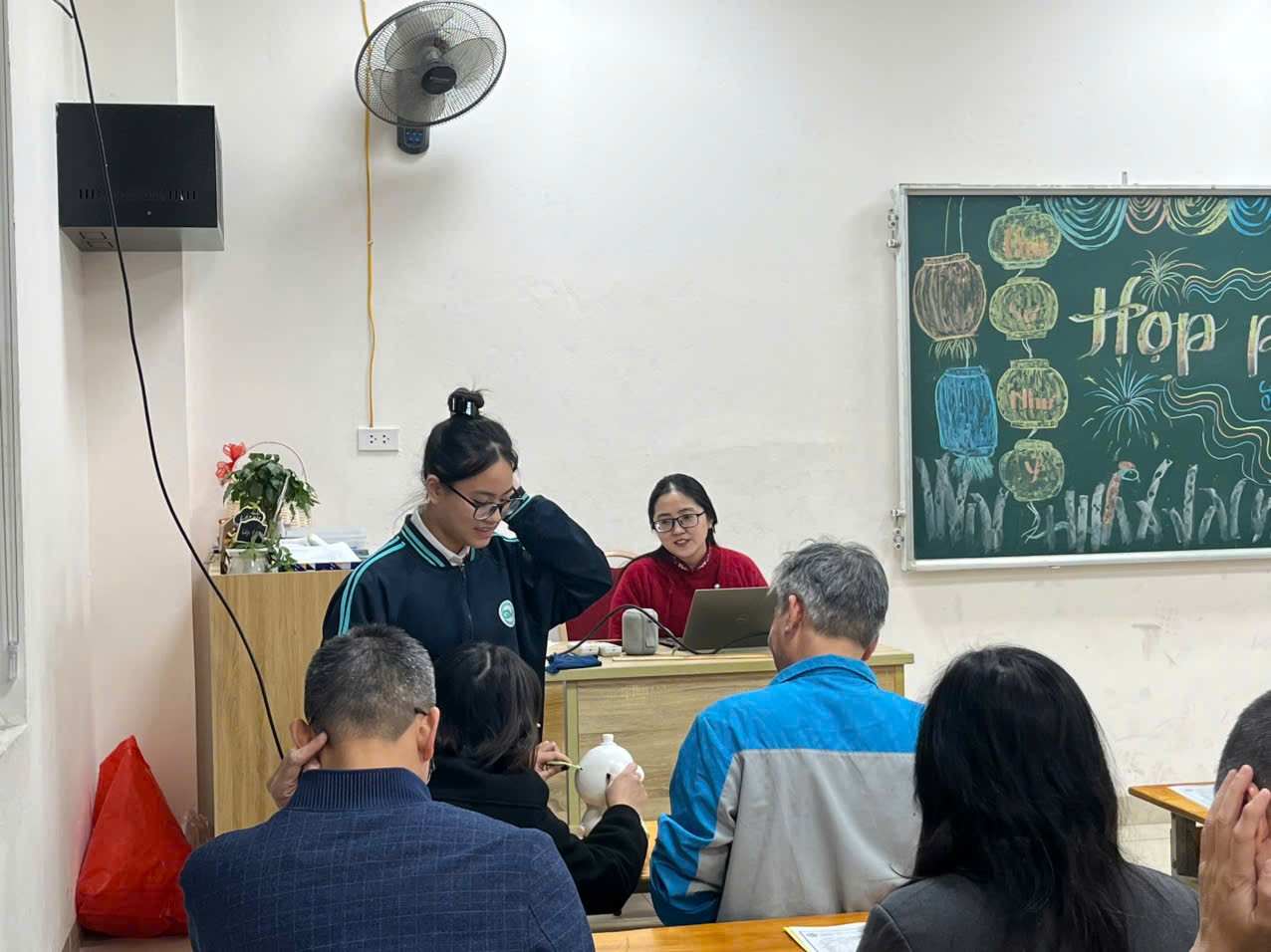 A group of people sitting around a tableDescription automatically generated