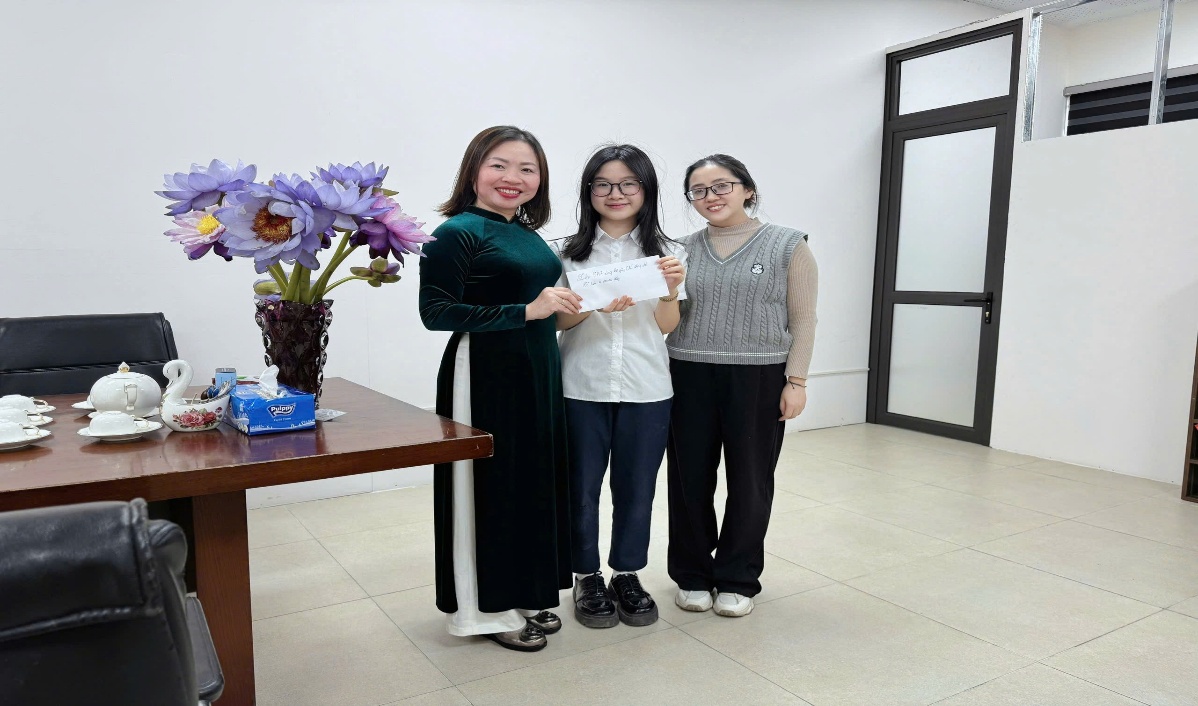 A group of women standing in a roomDescription automatically generated