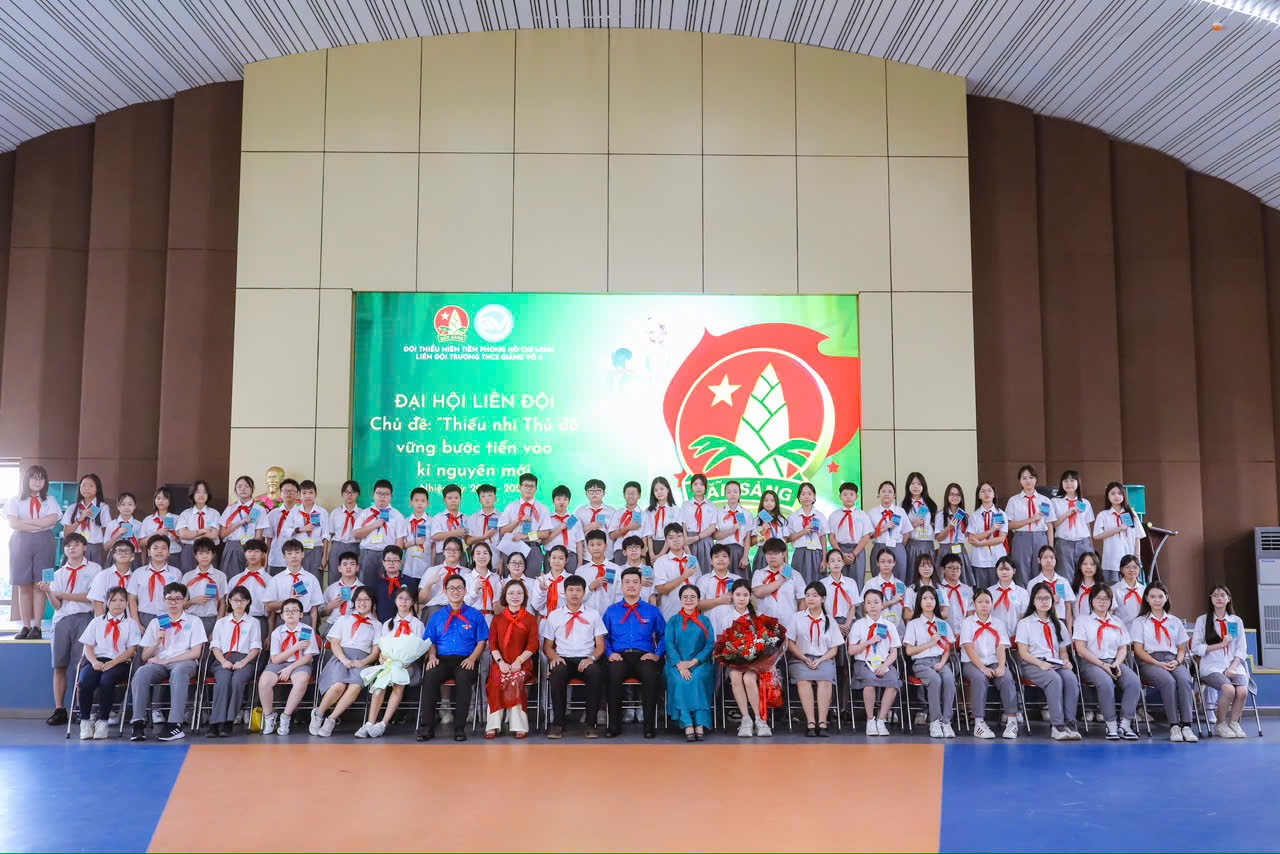 A group of people in a roomAI-generated content may be incorrect.