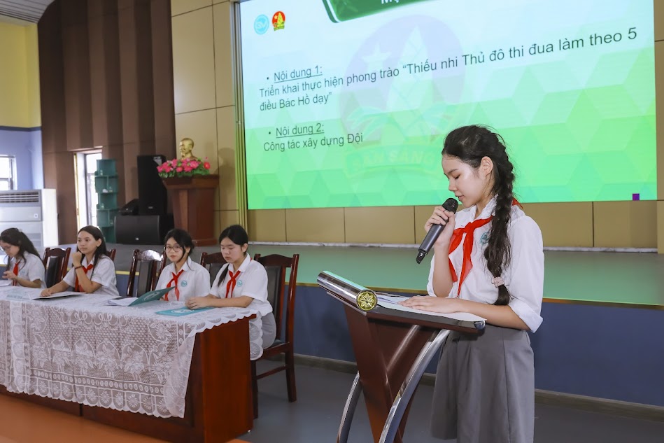 A group of girls in a classroomAI-generated content may be incorrect.