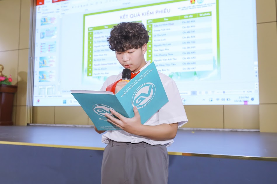 A child standing in front of a large screenAI-generated content may be incorrect.