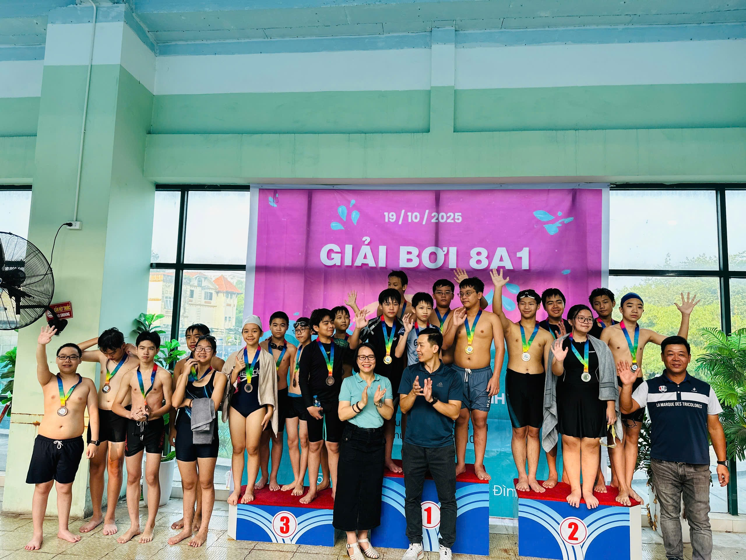 A group of people standing on podiumsAI-generated content may be incorrect.