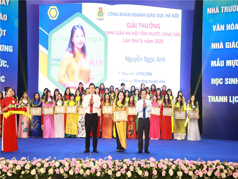 Ảnh có chứa trang phục, phụ nữ, người, sự kiệnNội dung do AI tạo ra có thể không chính xác.