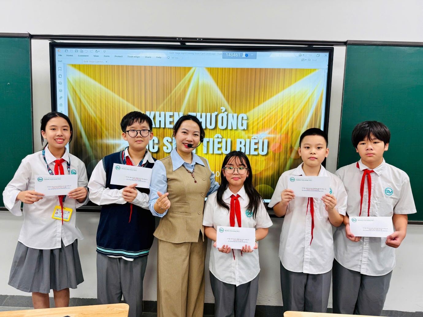 A group of children holding paperAI-generated content may be incorrect.