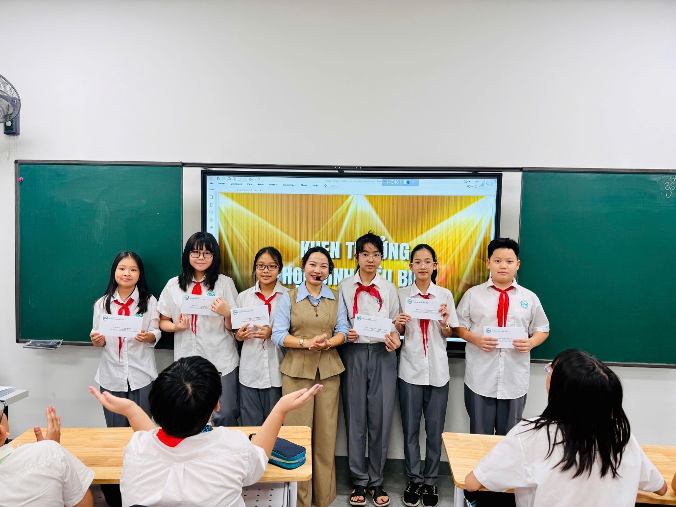 A group of students standing in front of a screenAI-generated content may be incorrect.