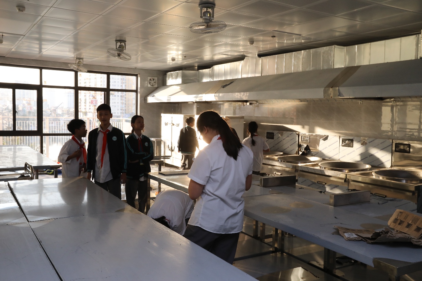 A group of people in a kitchenAI-generated content may be incorrect.