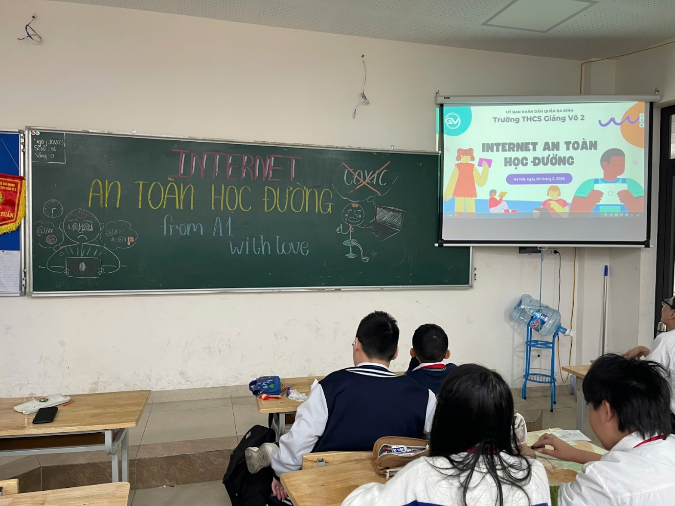 A group of people sitting in a classroomAI-generated content may be incorrect.