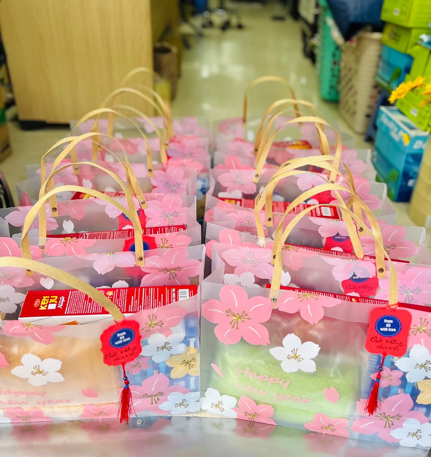 A group of bags with flowers on themAI-generated content may be incorrect.