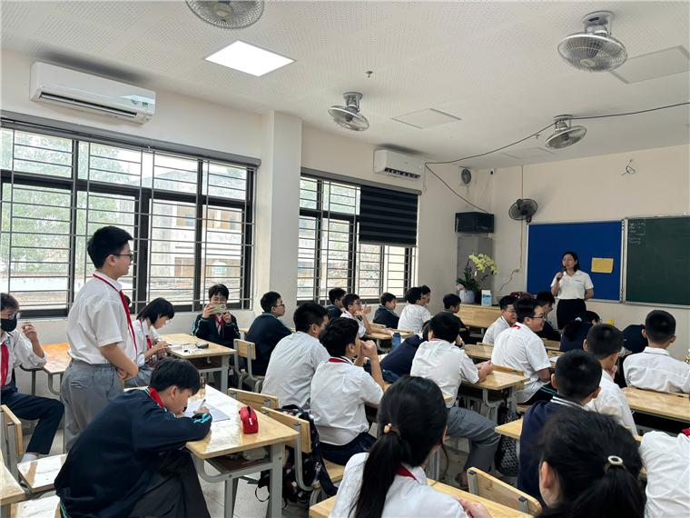 A group of people in a classroomAI-generated content may be incorrect.