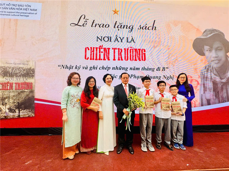 A group of people posing for a photoAI-generated content may be incorrect.