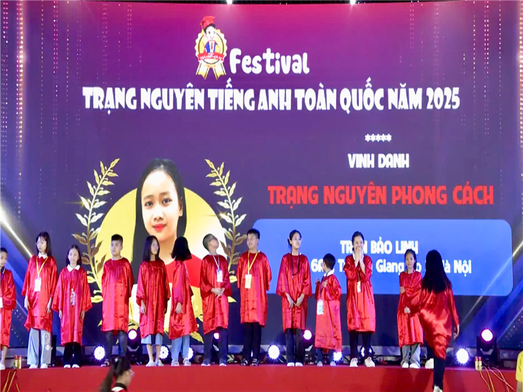 Ảnh có chứa văn bản, trang phục, người, Mặt ngườiNội dung do AI tạo ra có thể không chính xác.