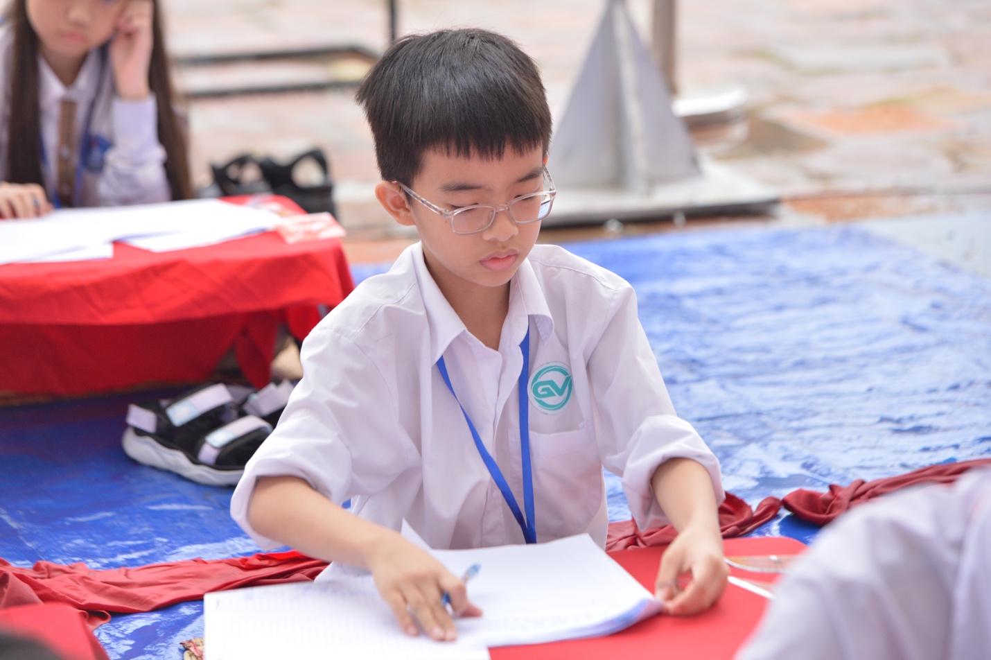 A young child writing on a piece of paperDescription automatically generated