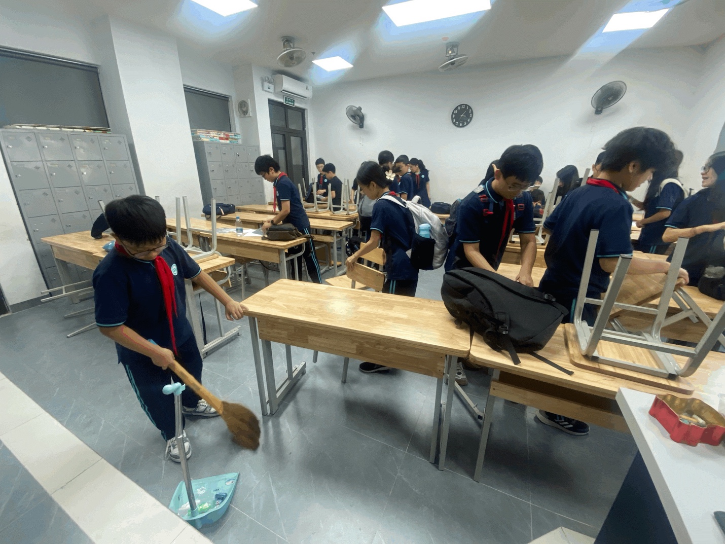 A group of students in a classroomDescription automatically generated