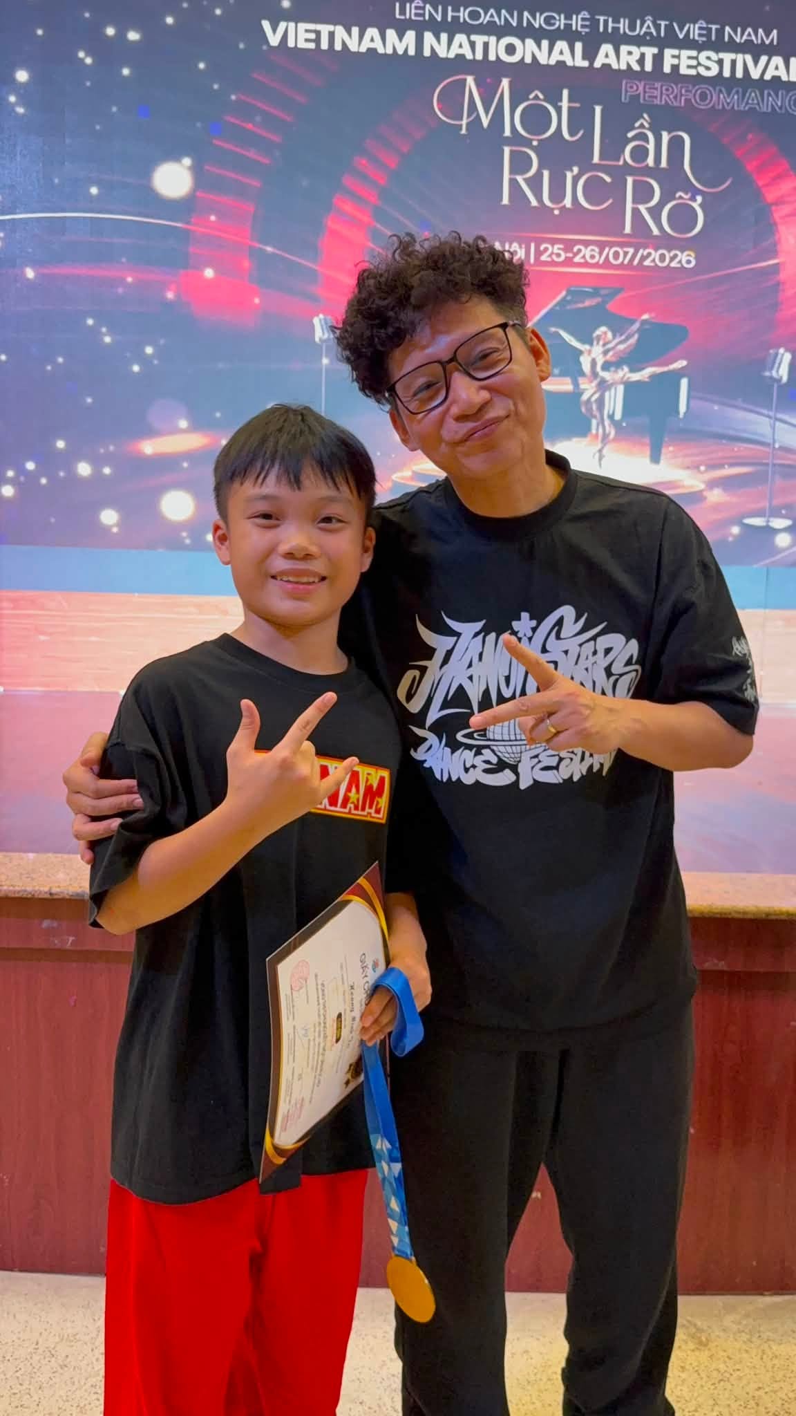 Có thể là hình ảnh về văn bản cho biết 'LIÊN HOAN NGHÊ THUẬT VIỆT NAM VIETNAM NATIONAL ART FESTIVAL MộtLân PERFOMANG RucRo 42 |25-26/07/2026 -26/07/ KAIO'
