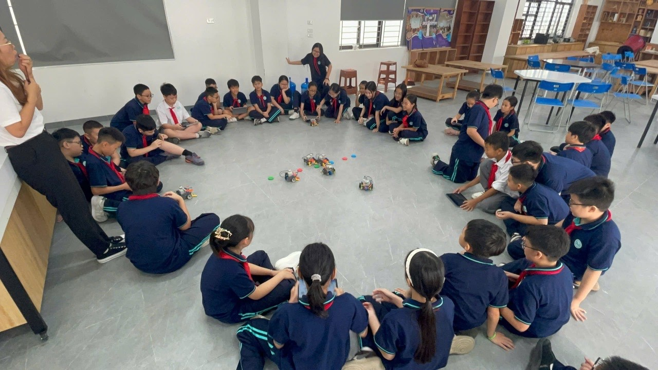 A group of children sitting in a circleAI-generated content may be incorrect.