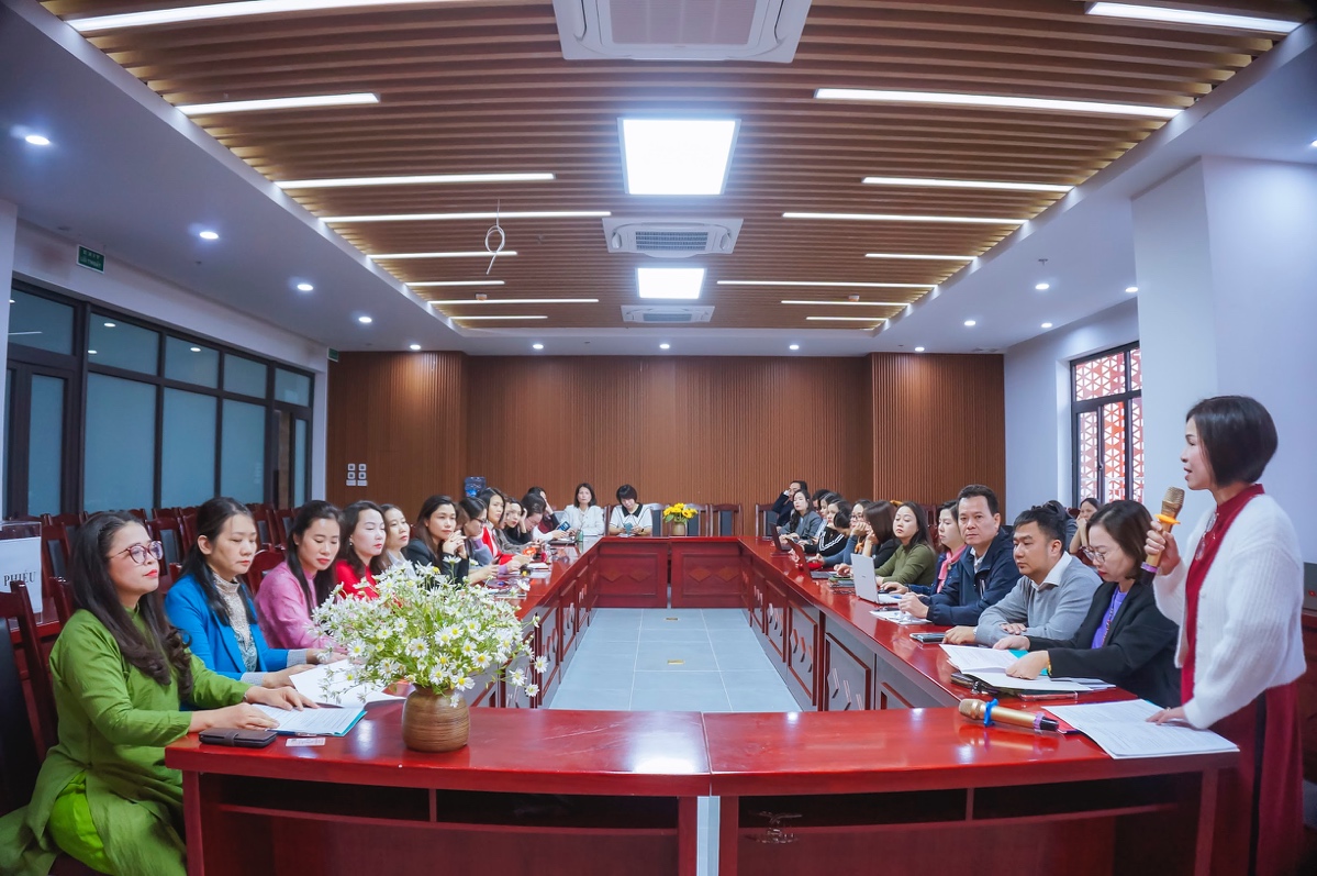 A group of people sitting at a tableAI-generated content may be incorrect.